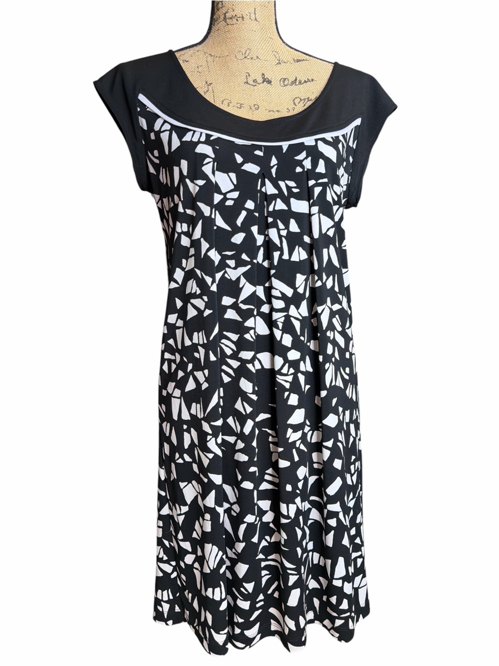 Black & White Abstract Print Swing Dress EC. Size 8